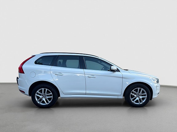 Volvo XC60 2 of 21