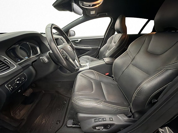 Volvo V60 12 of 30