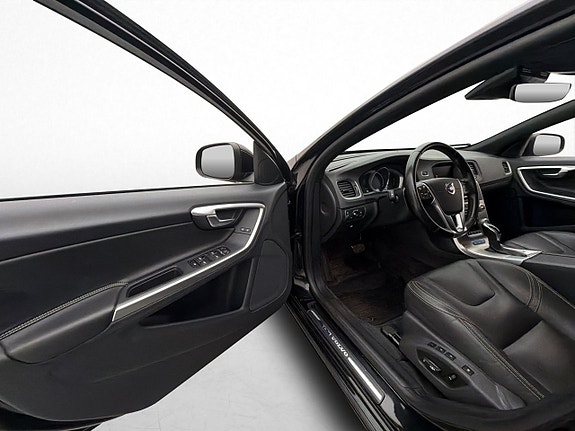 Volvo V60 11 of 30