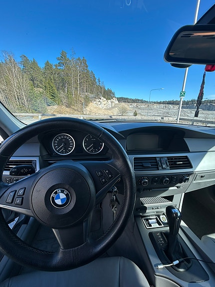 BMW 523i 8 of 10