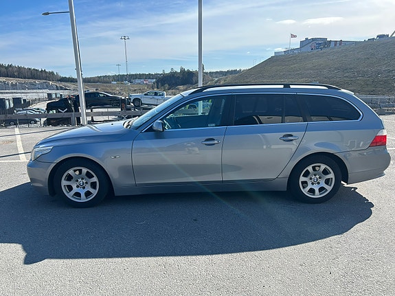 BMW 523i 2 of 10