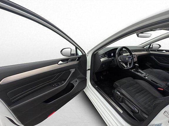 Volkswagen Passat 15 of 30