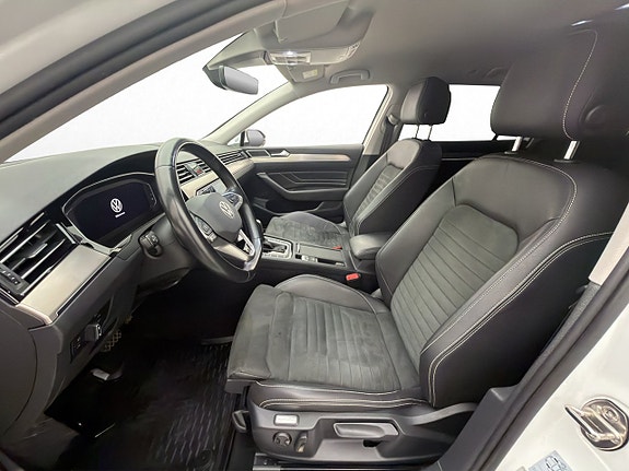 Volkswagen Passat 16 of 30