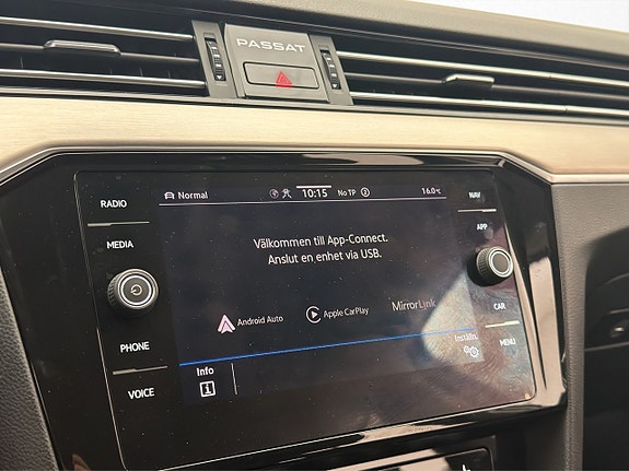 Volkswagen Passat 19 of 30