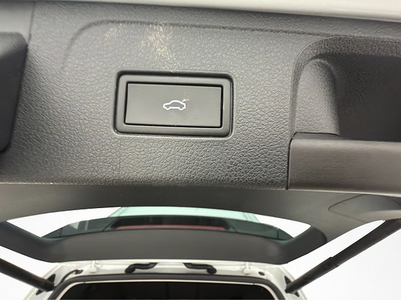 Volkswagen Passat 10 of 30
