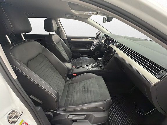 Volkswagen Passat 12 of 30