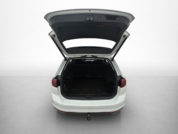 Volkswagen Passat 9 of 30