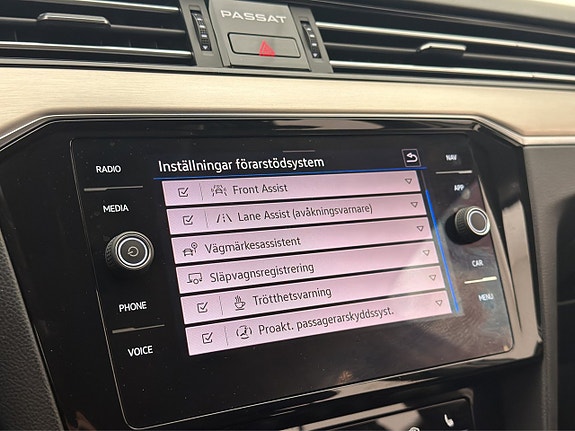 Volkswagen Passat 21 of 30