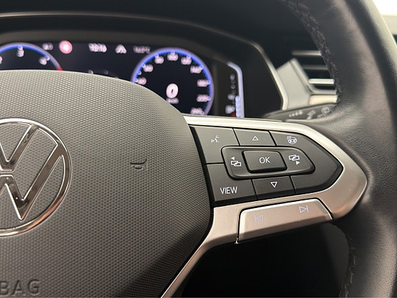 Volkswagen Passat 25 of 30