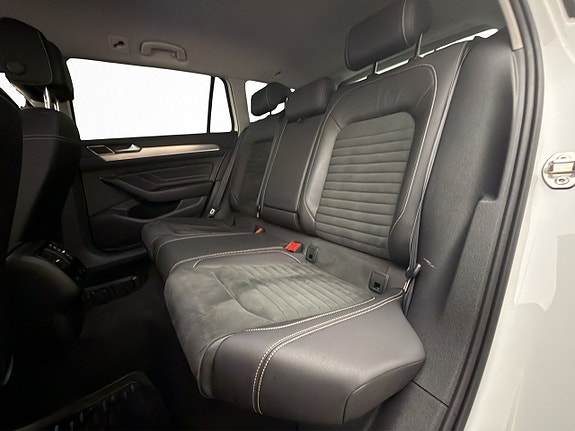 Volkswagen Passat 13 of 30