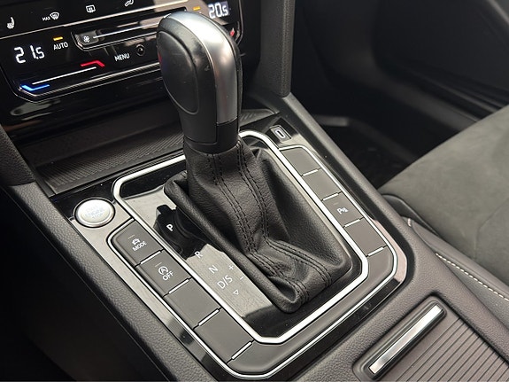 Volkswagen Passat 24 of 30