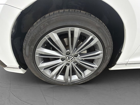 Volkswagen Passat 30 of 30