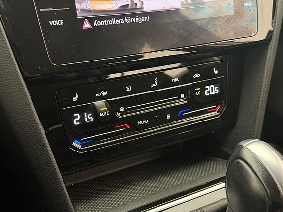 Volkswagen Passat 23 of 30
