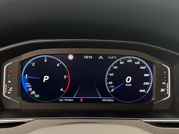 Volkswagen Passat 17 of 30