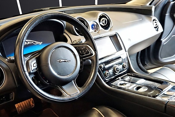Jaguar XJ 9 of 18
