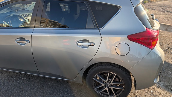 Toyota Auris 2 of 8