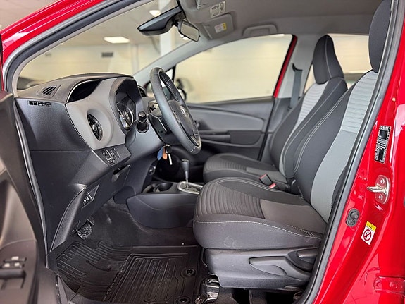Toyota Yaris 8 of 21