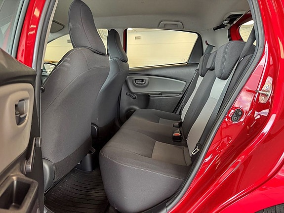 Toyota Yaris 14 of 21