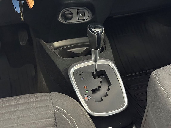 Toyota Yaris 17 of 21