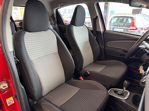 Toyota Yaris 12 of 21