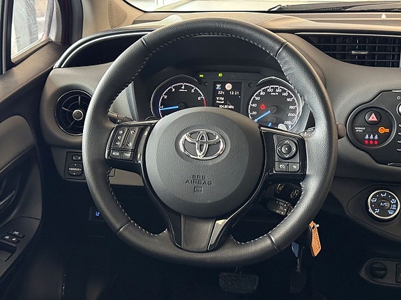Toyota Yaris 11 of 21