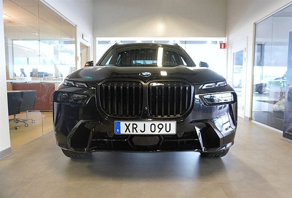BMW X7 2 of 30