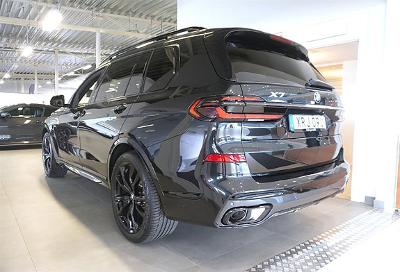 BMW X7 4 of 30
