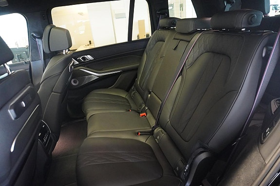 BMW X7 13 of 30