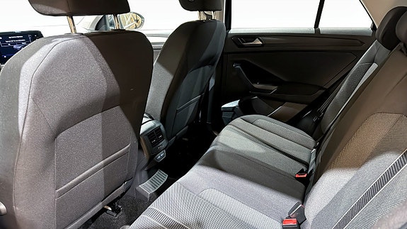 Volkswagen T-Roc 11 of 19