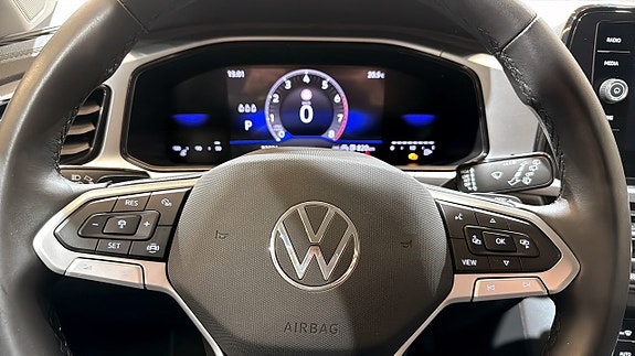 Volkswagen T-Roc 18 of 19