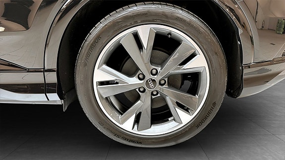 Audi Q4 e-tron 6 of 16