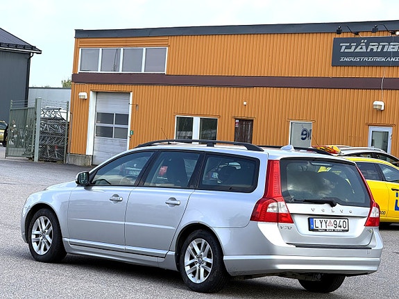Volvo V70 8 of 10