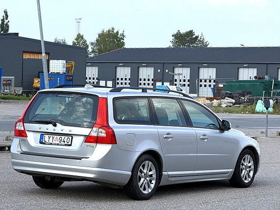Volvo V70 7 of 10