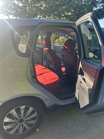 Mitsubishi Colt 4 of 14