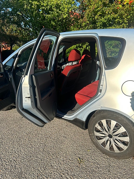 Mitsubishi Colt 2 of 14
