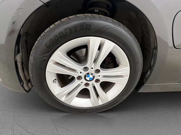BMW 330e 29 of 30