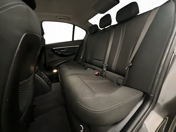 BMW 330e 16 of 30
