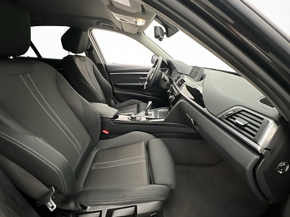 BMW 330e 14 of 30