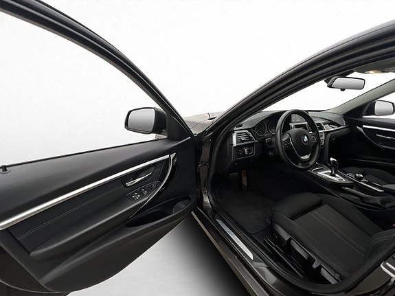 BMW 330e 10 of 30