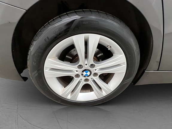 BMW 330e 28 of 30