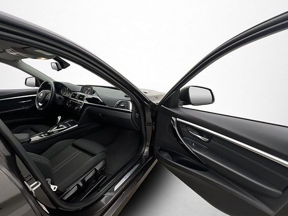 BMW 330e 15 of 30