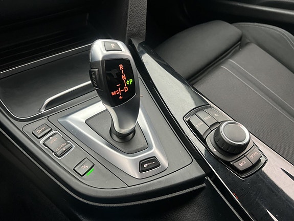 BMW 330e 24 of 30