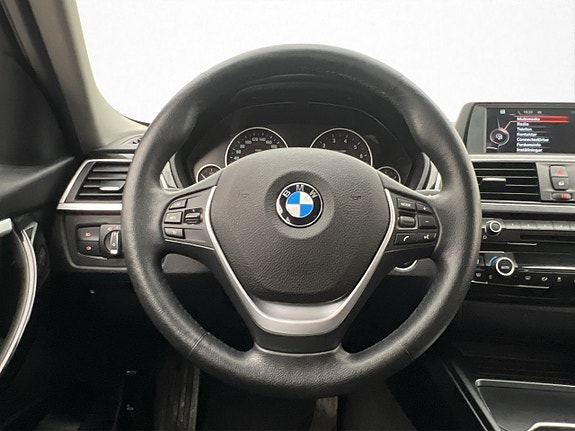 BMW 330e 13 of 30