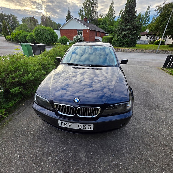 BMW 325i 2 of 3
