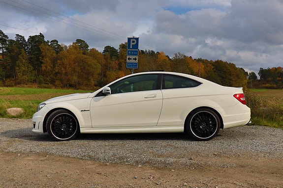 Mercedes-Benz C63 2 of 6