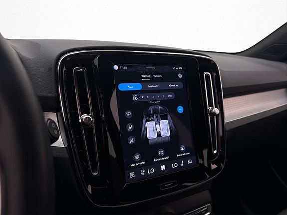 Volvo XC40 24 of 30