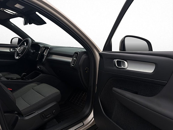 Volvo XC40 15 of 30