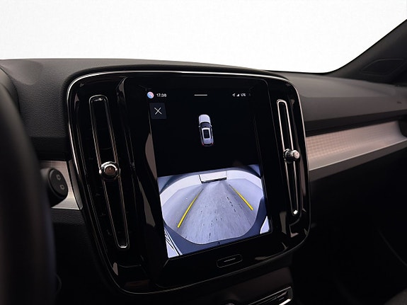 Volvo XC40 21 of 30