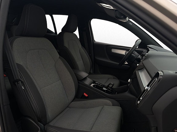 Volvo XC40 14 of 30