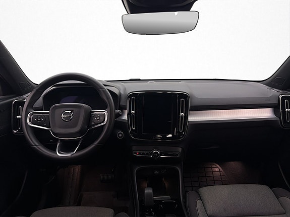 Volvo XC40 12 of 30